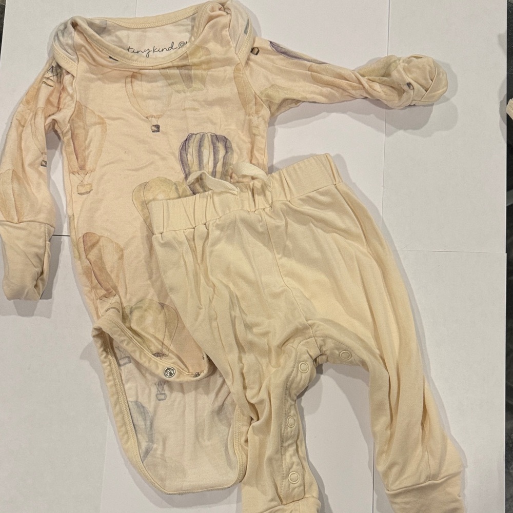 Tiny Kind Cream Outfit